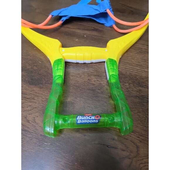 Bunch O Balloons Tropical Party Slingshot - Picture 3 of 16